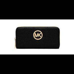 Micheal Kors Leather Continental Wallet